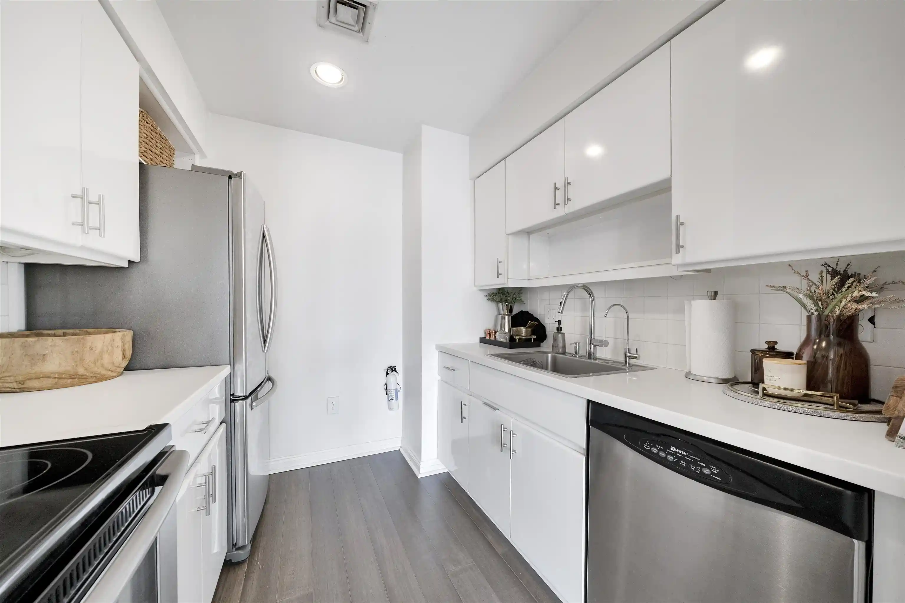 2nd image of 204 Shearwater Ct W, Jersey City, NJ 07305