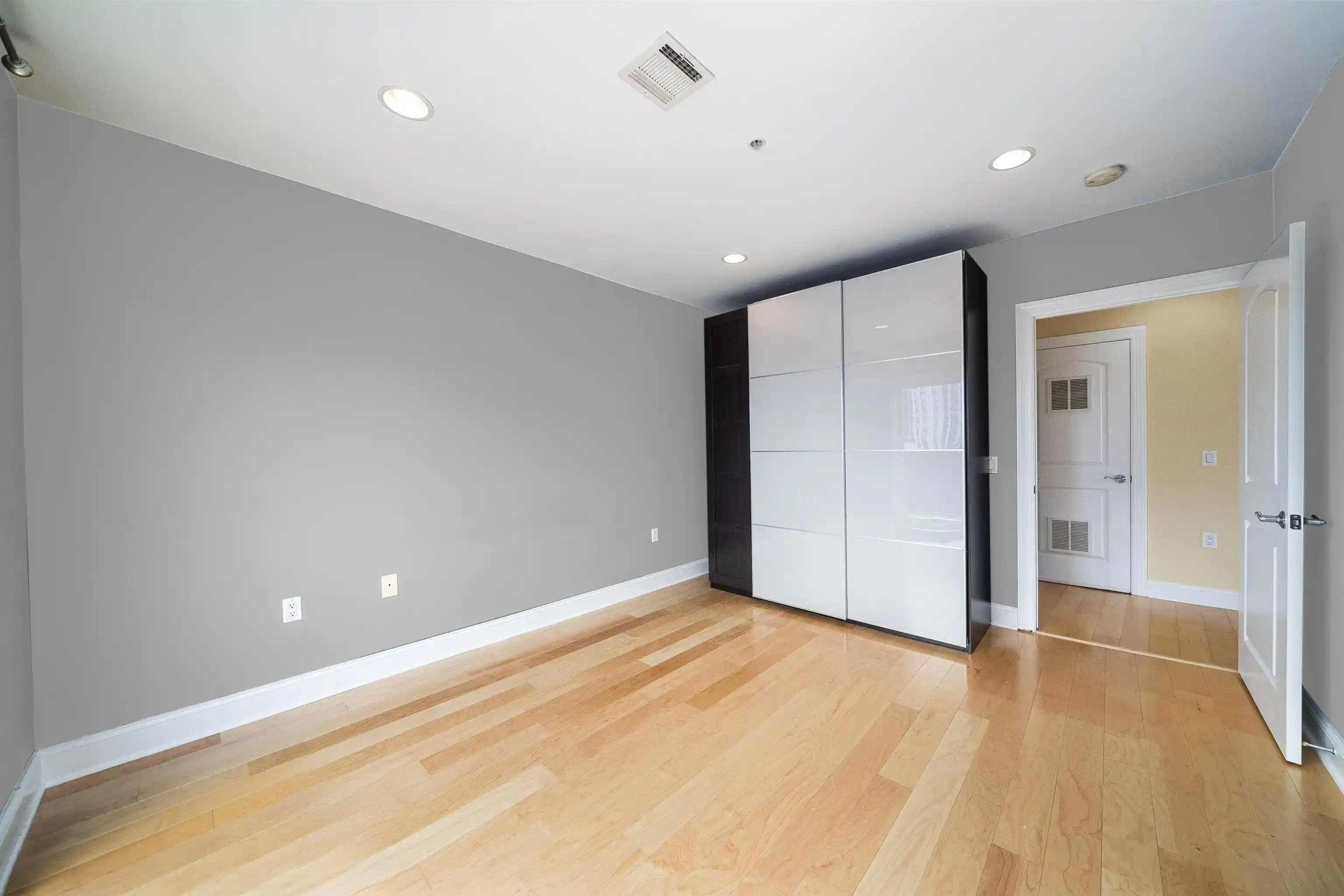 Listing Photo 4 - Condo for sale in building located at 769 Montgomery St, Jersey City, NJ 07306 - Unit #501