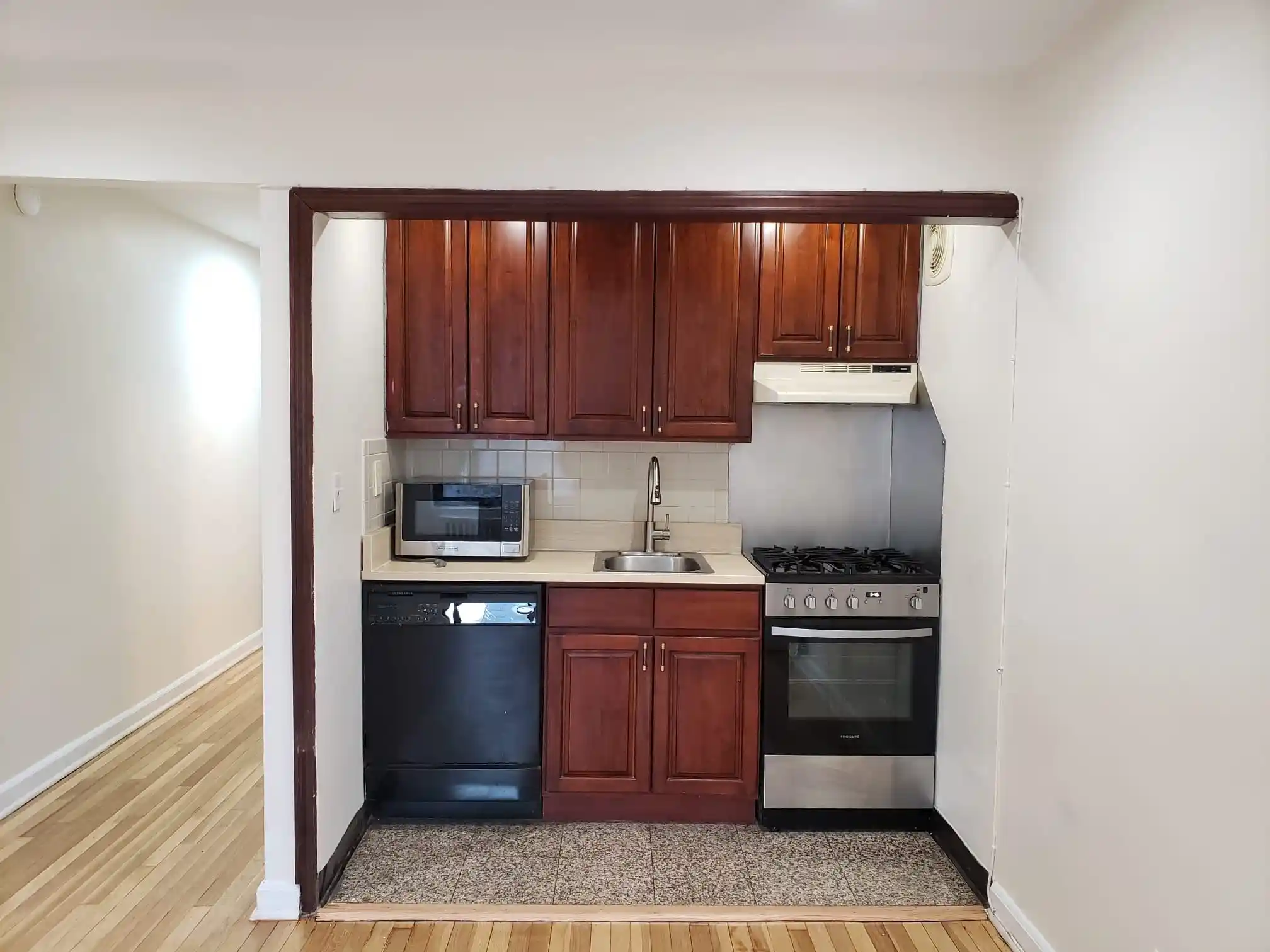 3rd image of 165 Vroom St #2B, Jersey City, NJ 07306 | MLS# 260017074
