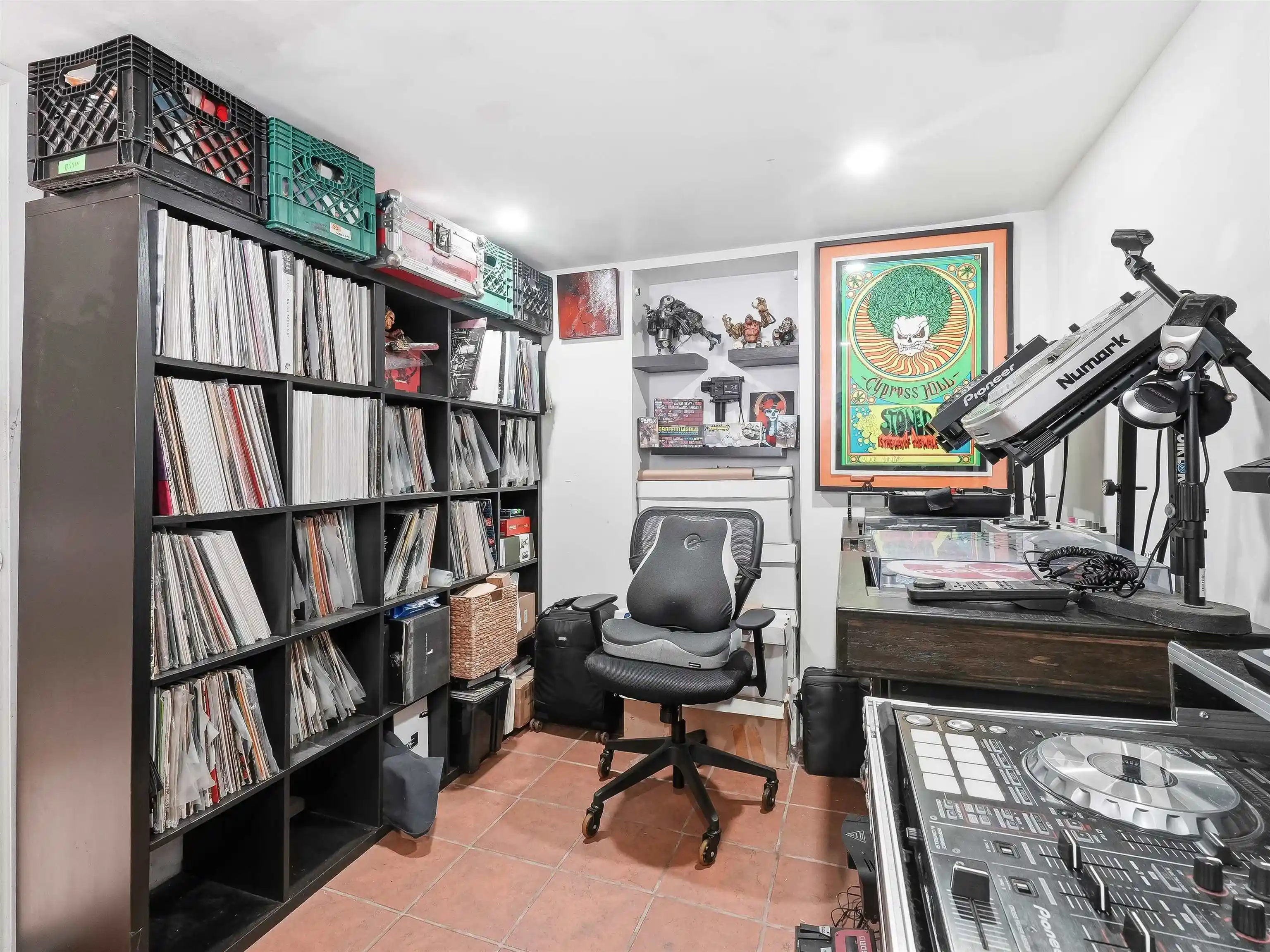 Photo 4 of Single family home for sale at 211 Plainfield Ave, Jersey City, NJ 07306 | MLS# 260017120 | Listing updated on 2026-09-07