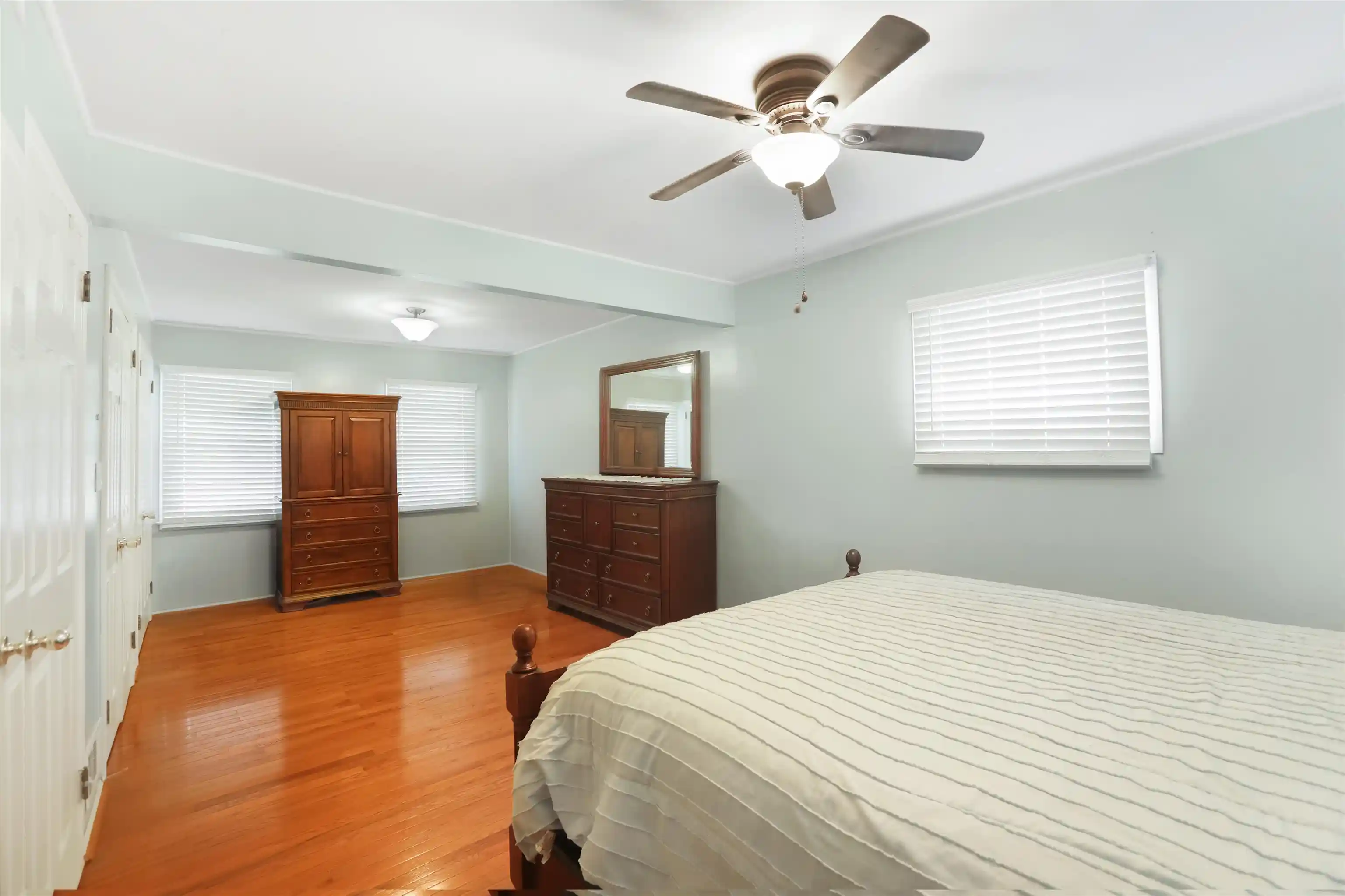 4th image of 354 Colonia Blvd, Woodbridge, NJ 07067 | MLS# 260017175