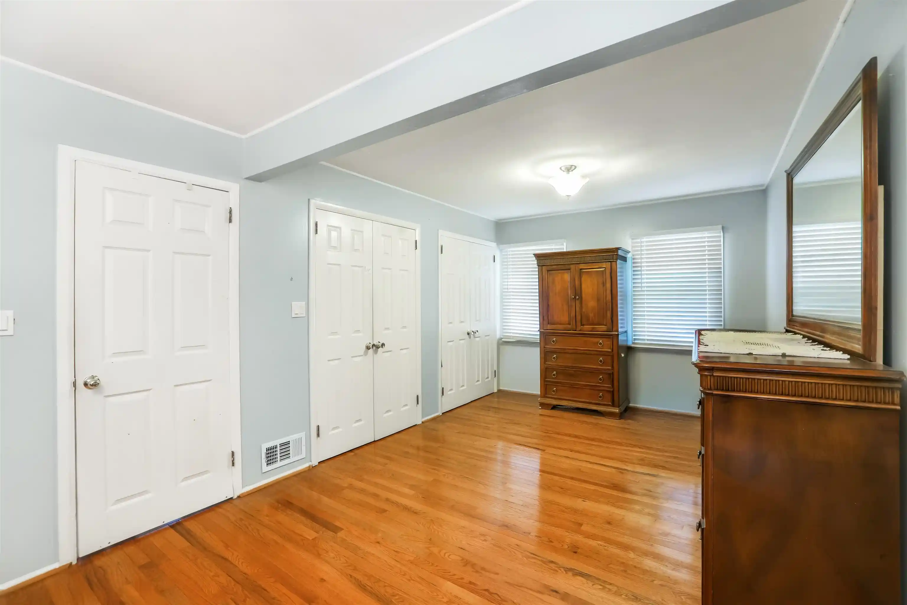 5th image of 354 Colonia Blvd, Woodbridge, NJ 07067 | MLS# 260017175