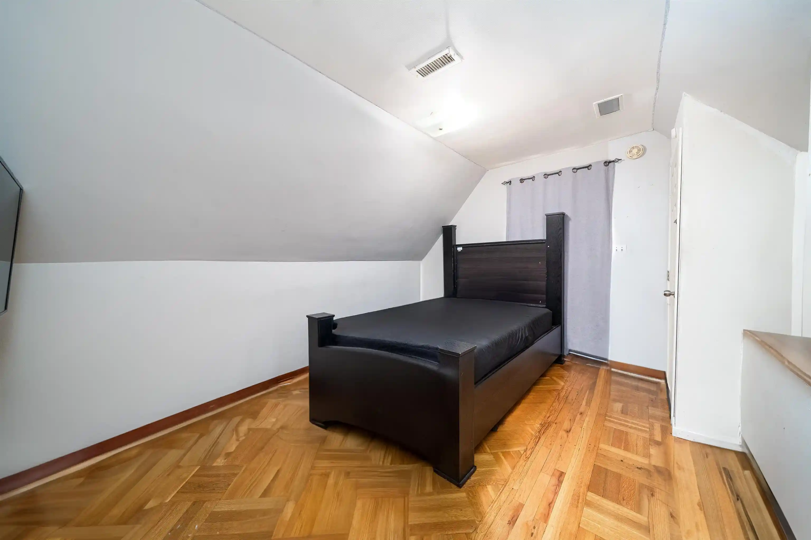 Photo 4 of Sale Pending at 20 West 22Nd St, Bayonne, NJ 07002 | MLS# 260017245 | Listing updated on 2026-09-11