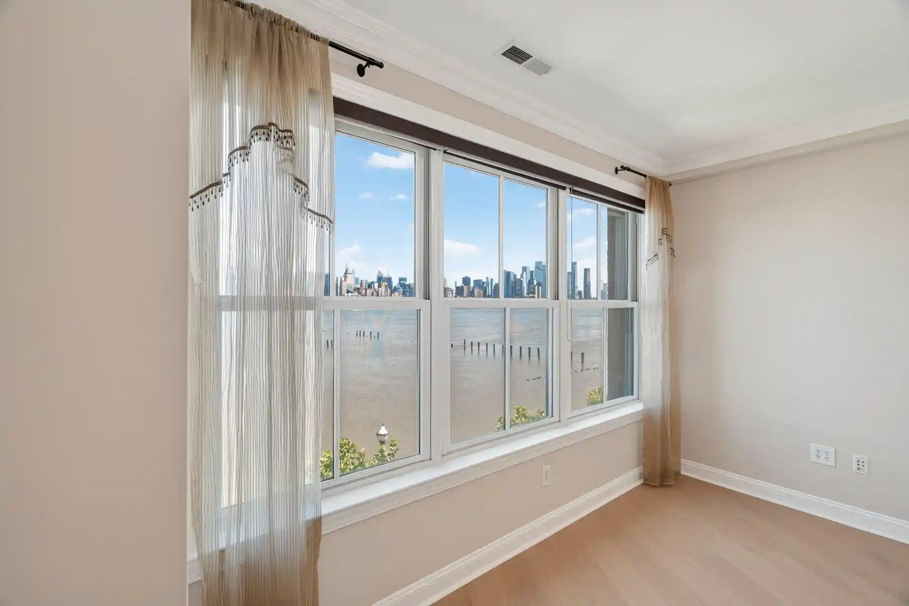 Listing Photo 4 - Condo for sale in building located at 20Th Ave At Prt Imperial, West New York, NJ 07093 - Unit #233/ 235
