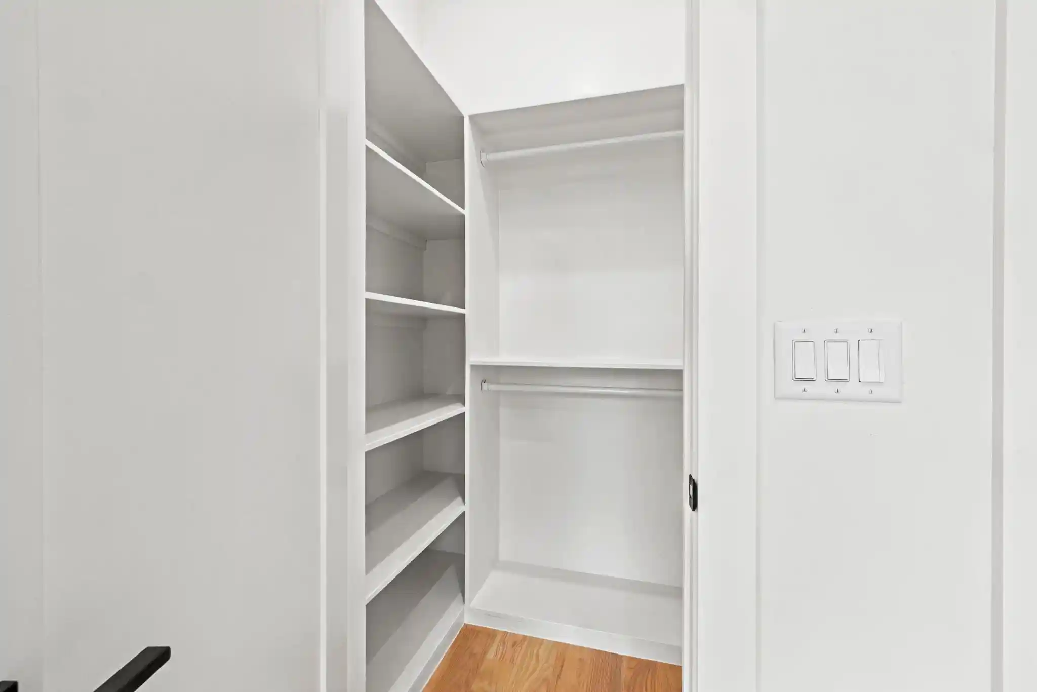 Photo 4 of Sale Pending at 40 Waverly St #1, Jersey City, NJ 07306 | MLS# 260017465 | Listing updated on 2026-09-01