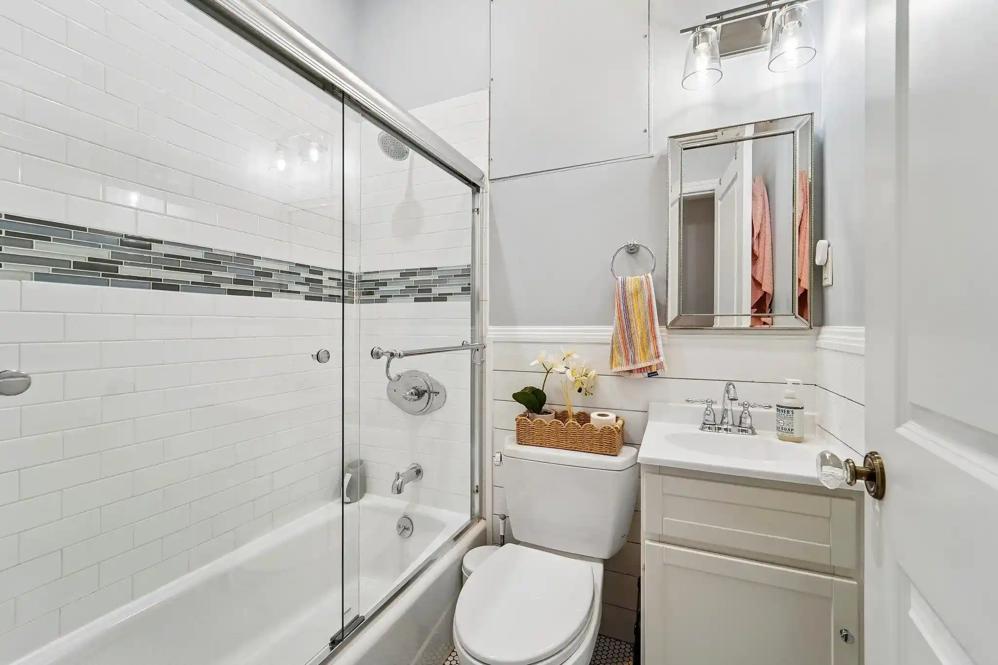Photo 3 of Sale Pending at 1009 Willow Ave #1L, Hoboken, NJ 07030 | MLS# 260017816 | Listing updated on 2026-09-17