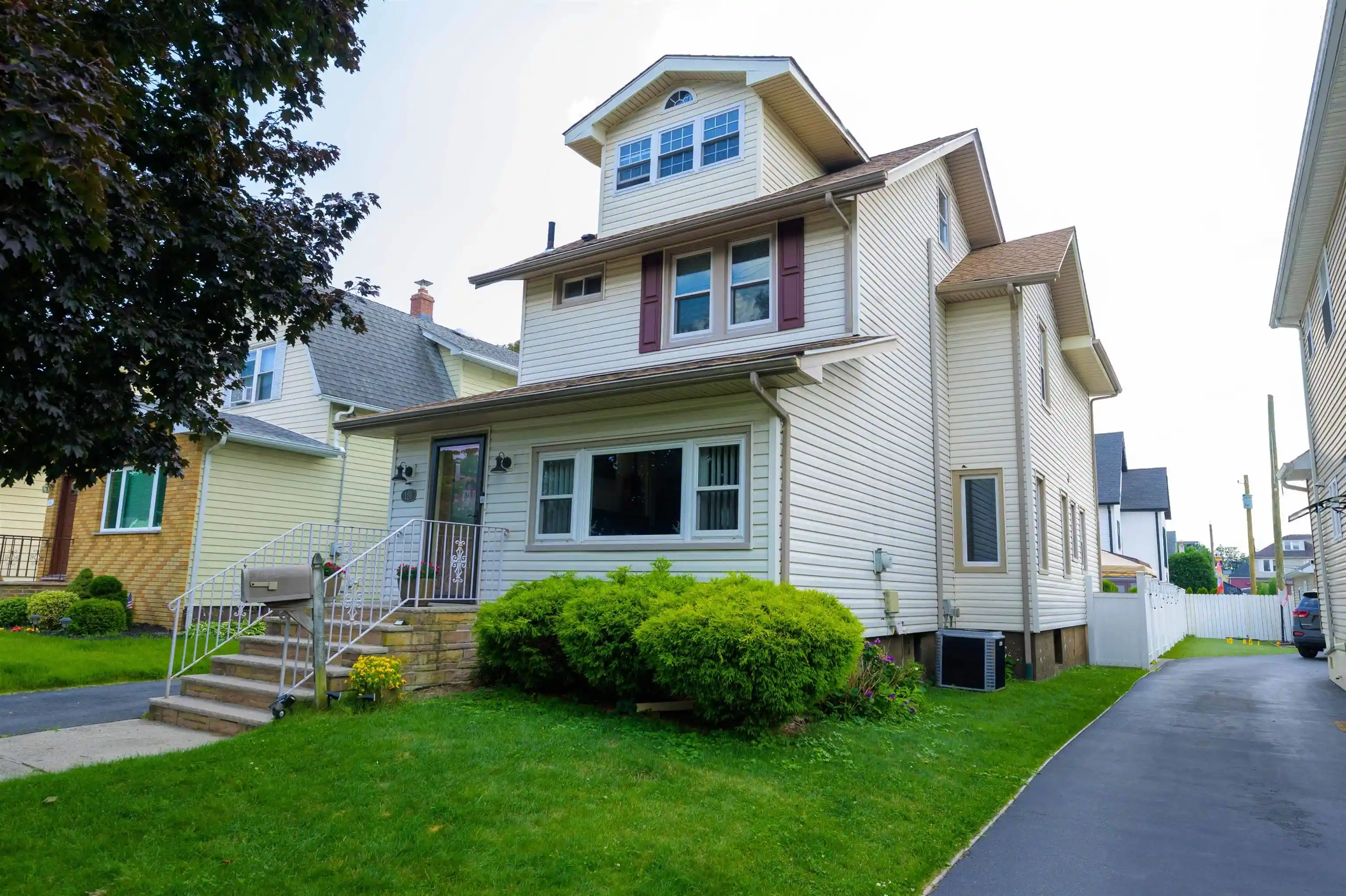 Photo 1 of Single family home for sale at 126 Post Ave, Lyndhurst, NJ 07071 | MLS# 260017976 | Listing updated on 2026-09-14