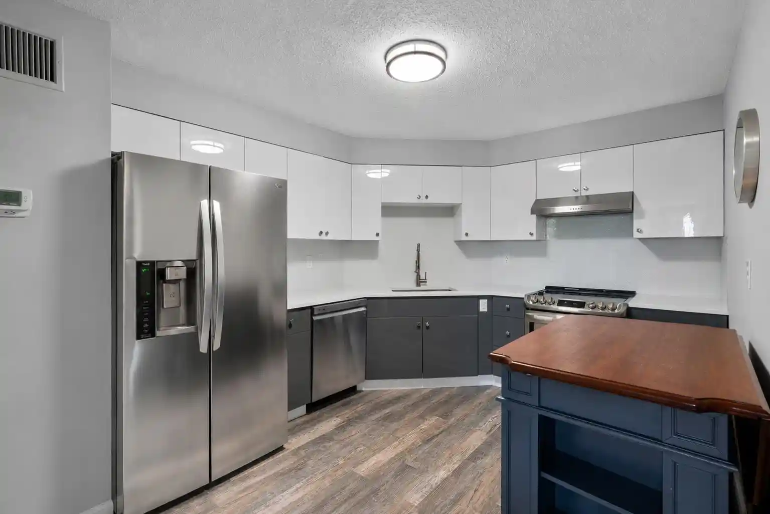 Listing Photo 4 - Condo for sale in building located at 702 Harmon Cvs Tower, Secaucus, NJ 07094