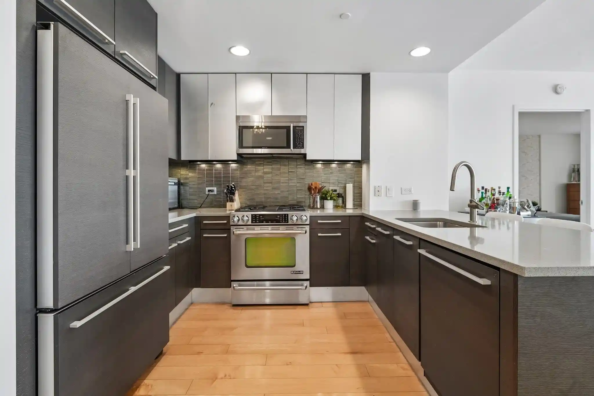 Photo 3 of Condo for sale at 2 2nd Street #3503, Jersey City, NJ 07302 | MLS# 260018103 | Listing updated on 2026-09-10