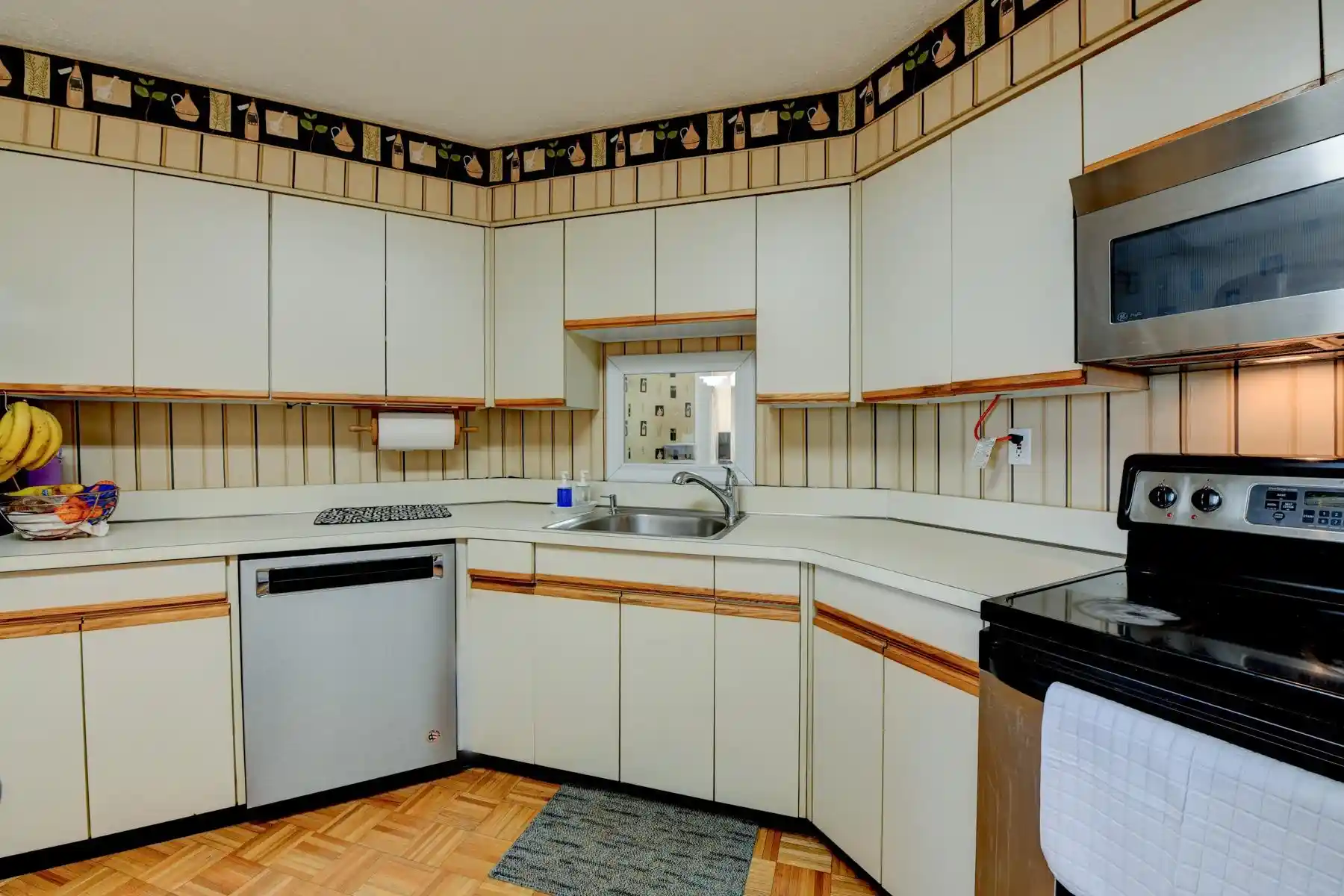 Photo 3 of Condo for sale at 1528 Harmon Cvs Tower #1528, Secaucus, NJ 07094 | MLS# 260018152 | Listing updated on 2026-09-10