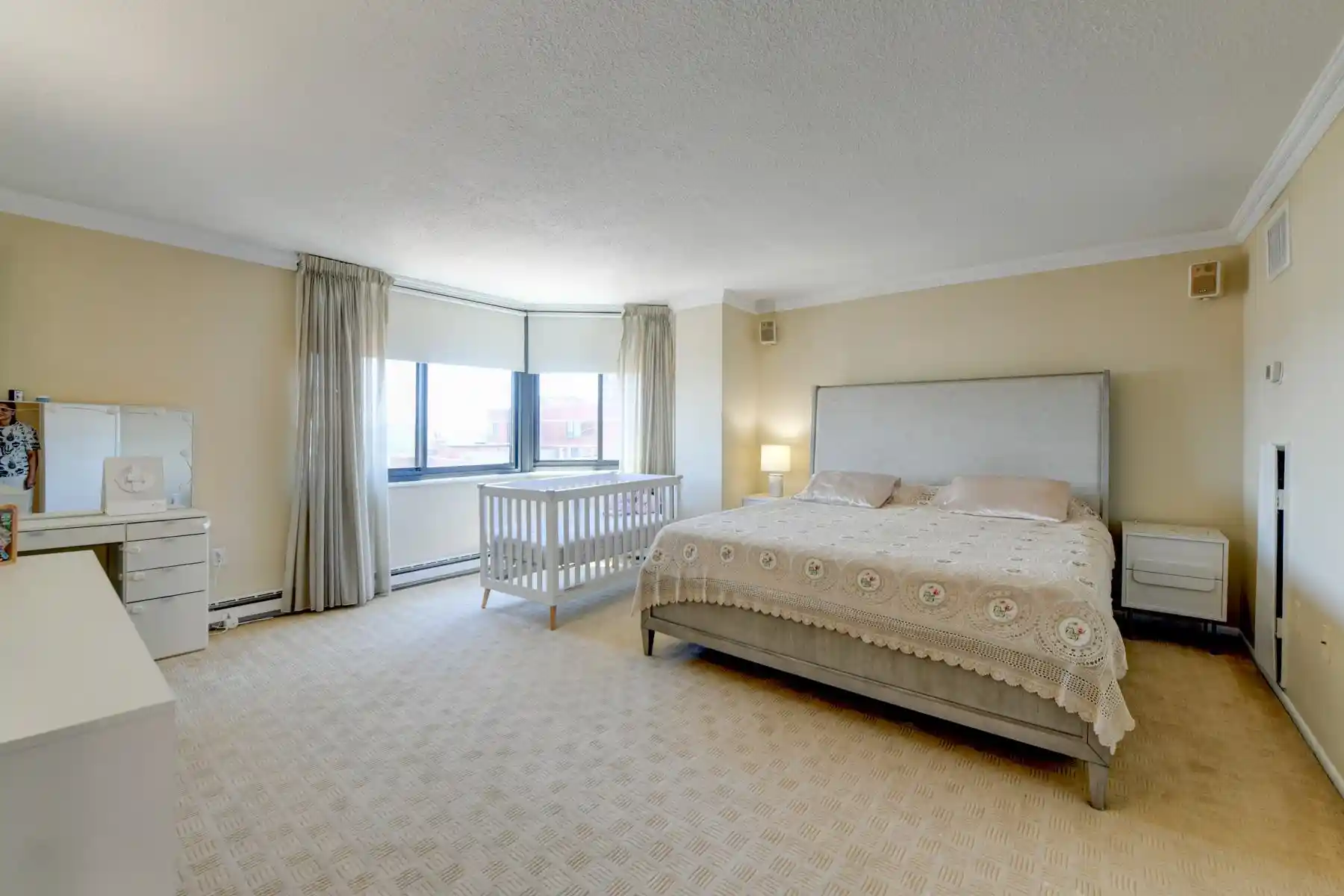 Photo 4 of Condo for sale at 1528 Harmon Cvs Tower #1528, Secaucus, NJ 07094 | MLS# 260018152 | Listing updated on 2026-09-10