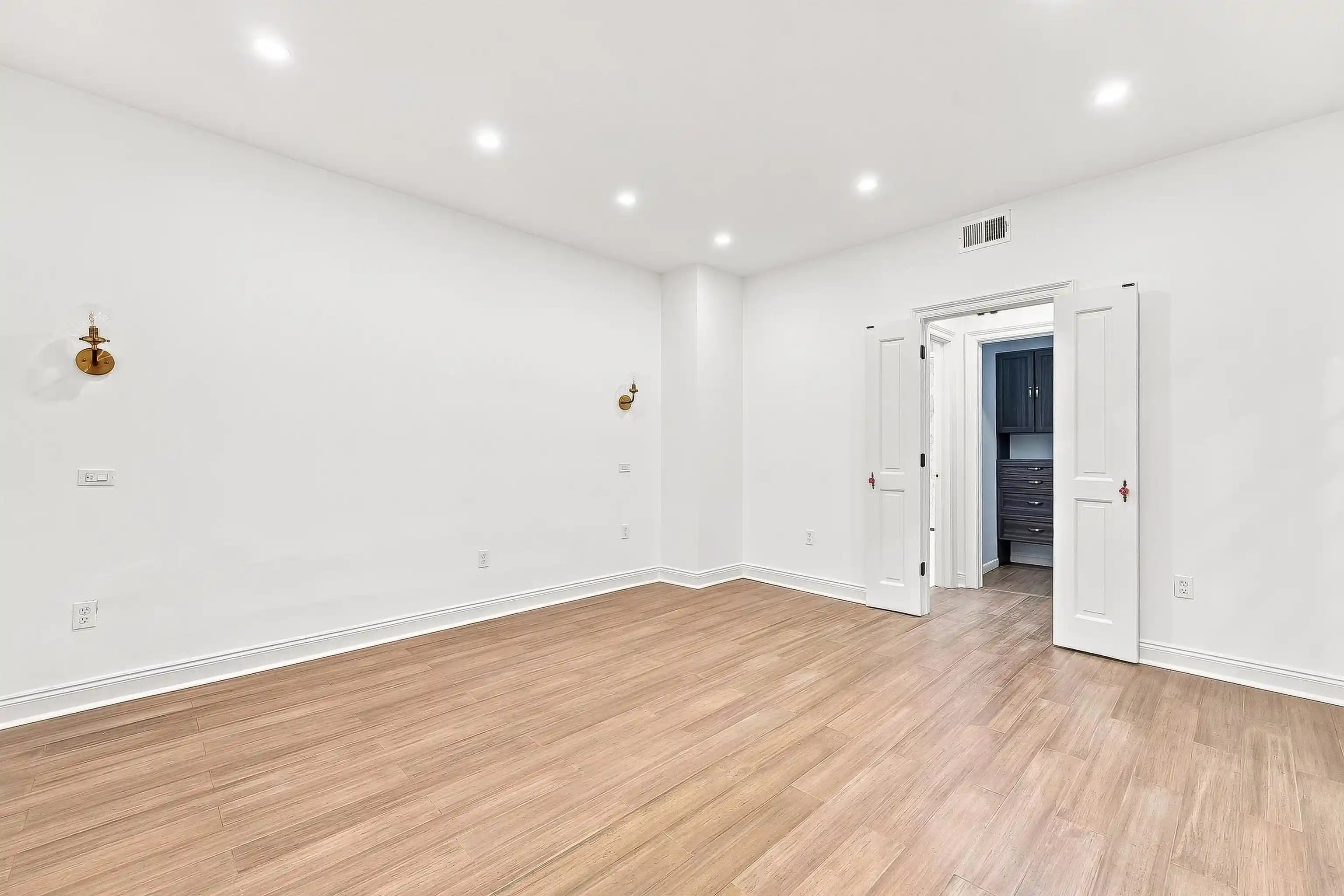Photo 3 of Condo for sale at 110 Shearwater Ct E #33, Jersey City, NJ 07305 | MLS# 260018171 | Listing updated on 2026-09-11