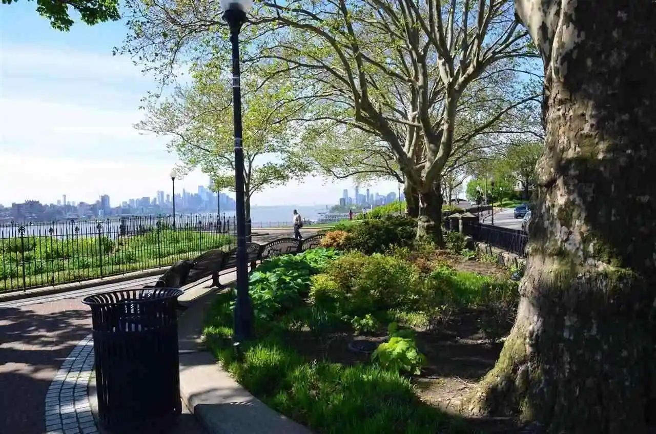 Photo 3 of Condo for sale at 883 Boulevard E #3F, Weehawken, NJ 07086 | MLS# 260018391 | Listing updated on 2026-09-14