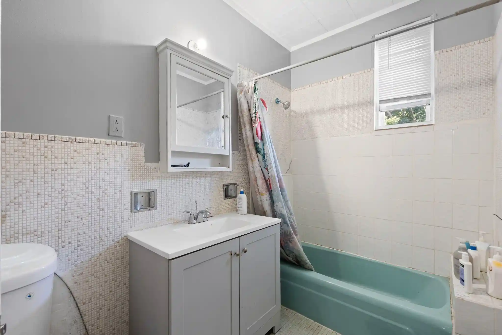 Photo 2 of House for sale at 813 Montgomery St, Jersey City, NJ 07306 | MLS# 260018846 | Listing updated on 2026-09-17