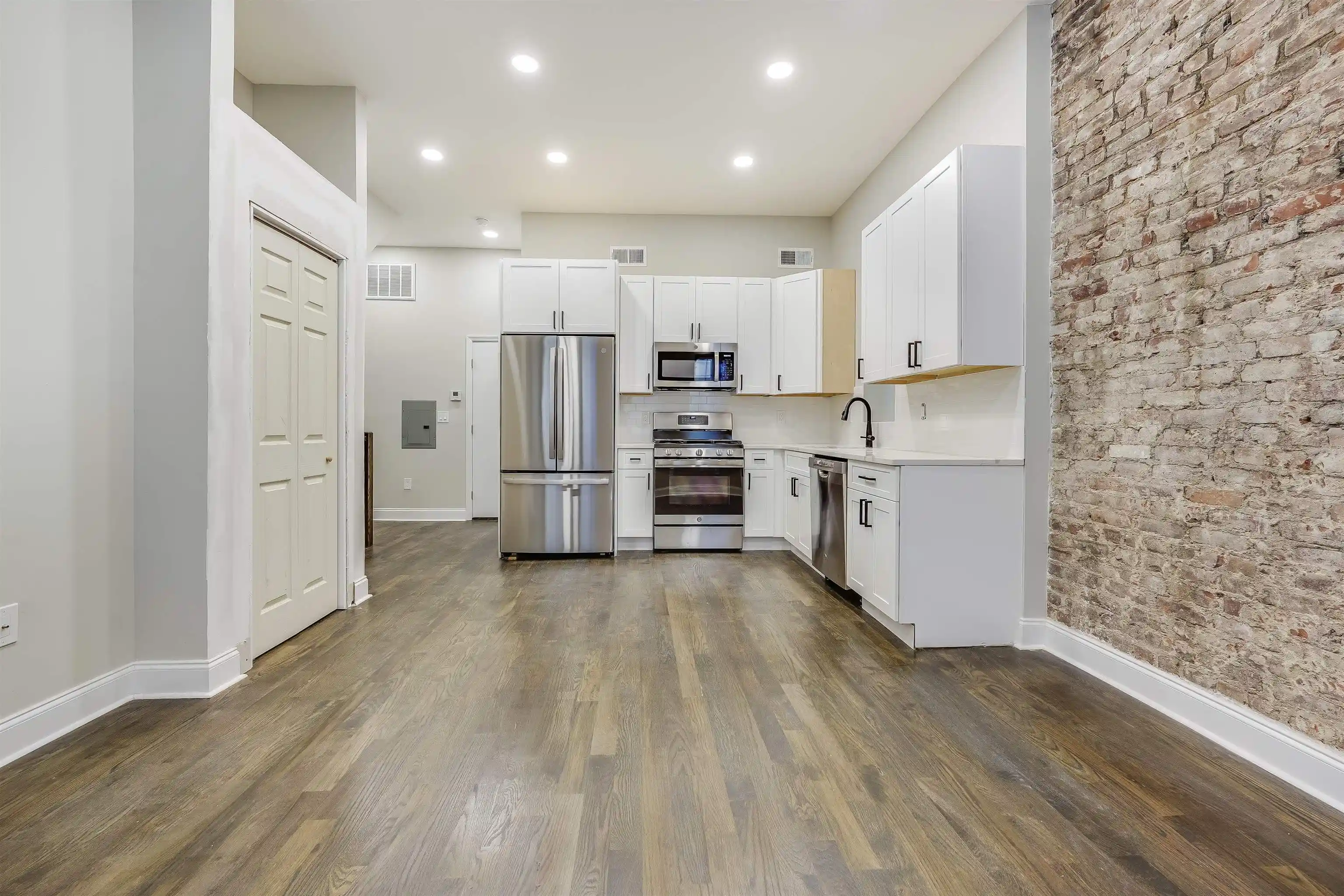 Listing Photo 4 - Condo for sale in building located at 172 Mallory Ave, Jersey City, NJ 07304