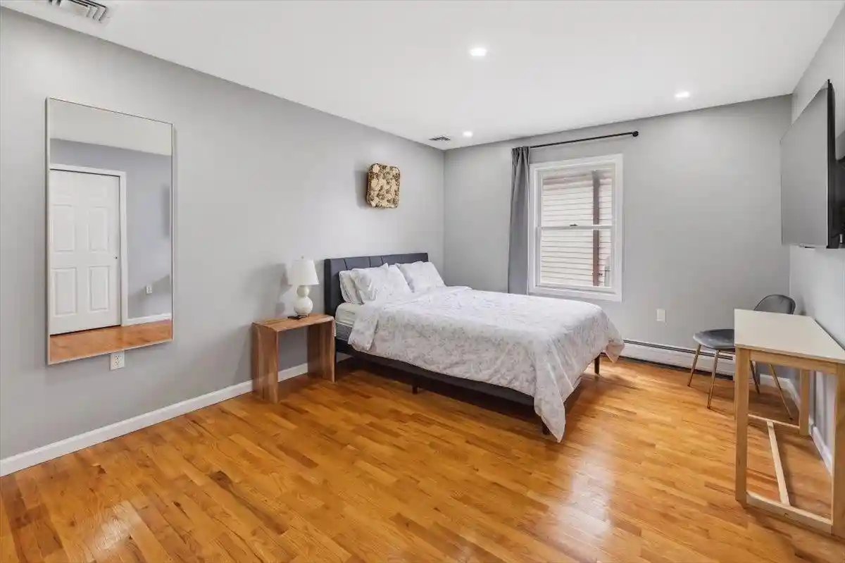 Photo 4 of Townhouse for sale at 220 Cliff St #B, Cliffside Park, NJ 07010 | MLS# 260019034 | Listing updated on 2026-10-05