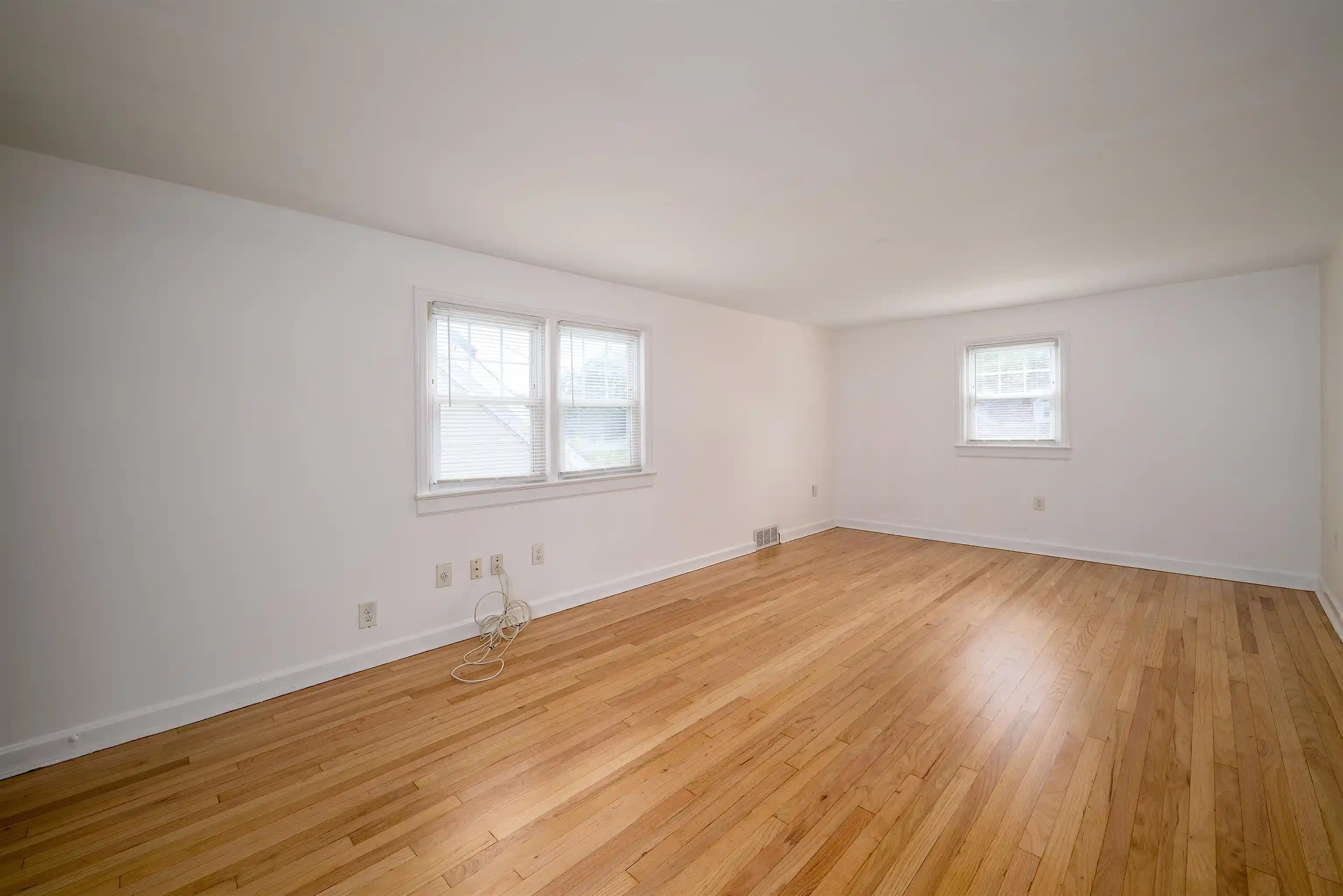 Photo 4 of Single family home for sale at 180 Mountainview Ave, Nutley, NJ 07110 | MLS# 260019212 | Listing updated on 2026-10-05