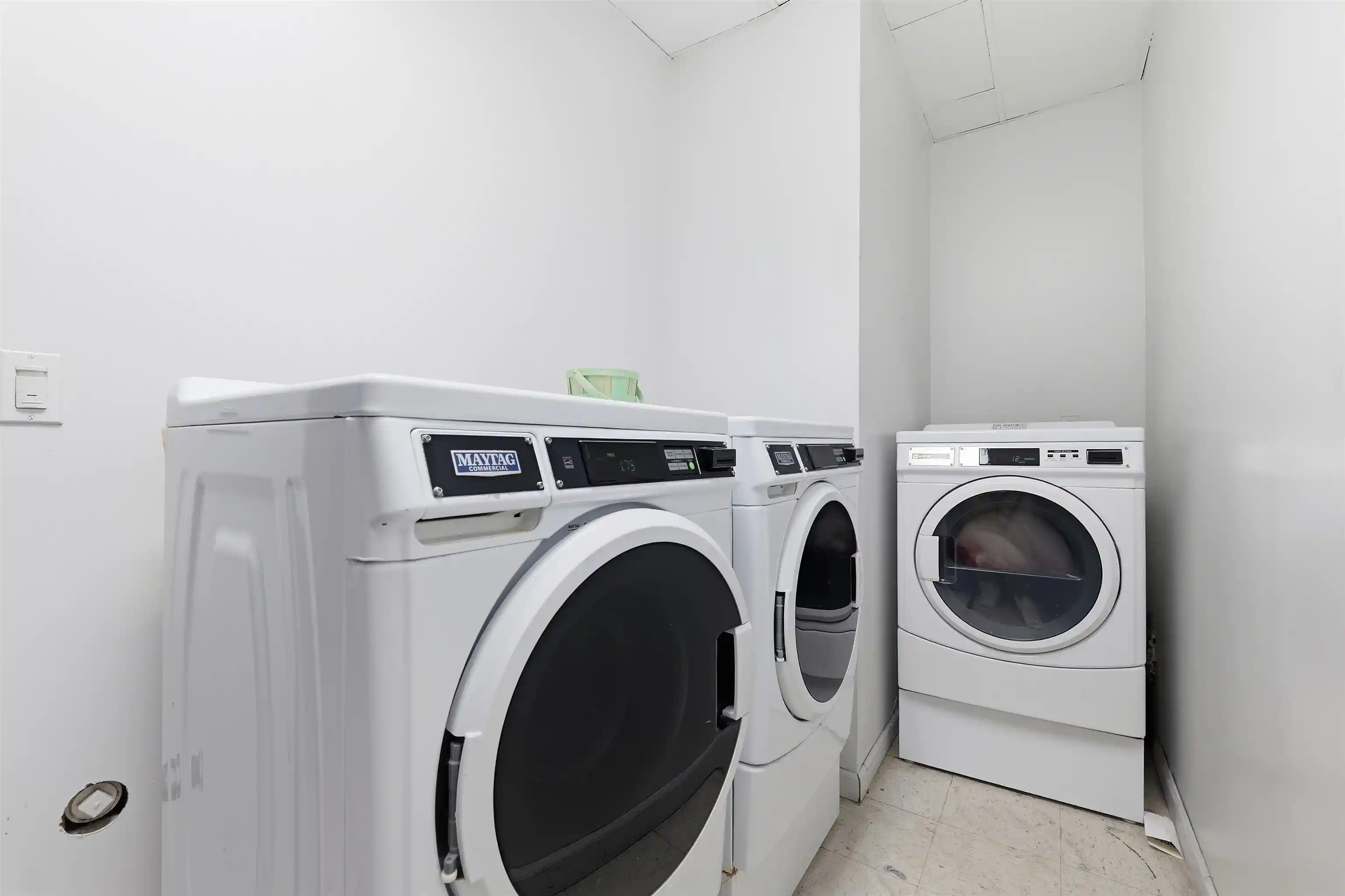 Photo 3 of Sale Pending at 223 Bloomfield St #3E, Hoboken, NJ 07030 | MLS# 260019307 | Listing updated on 2026-10-02