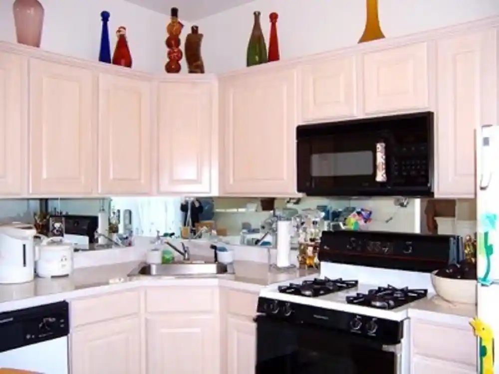 Photo 3 of Townhouse for sale at 19 Willow St, Jersey City, NJ 07305 | MLS# 260019571 | Listing updated on 2026-09-28