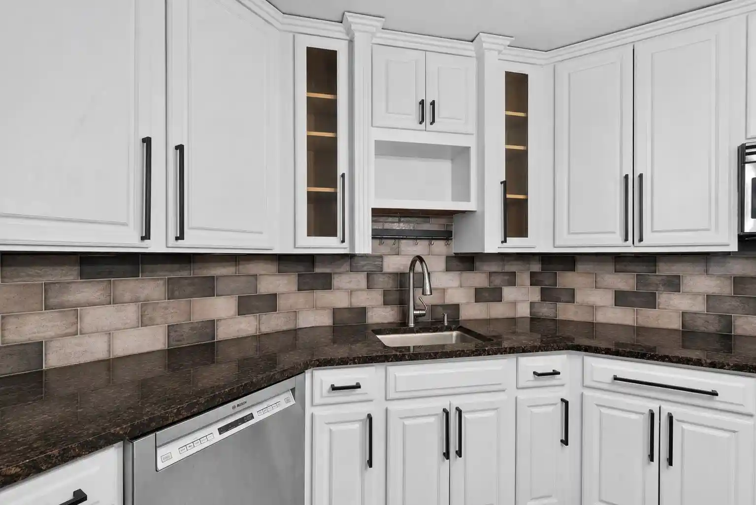 Photo 3 of Condo for sale at 1020 Harmon Cvs Tower #1020, Secaucus, NJ 07094 | MLS# 260019628 | Listing updated on 2026-10-02