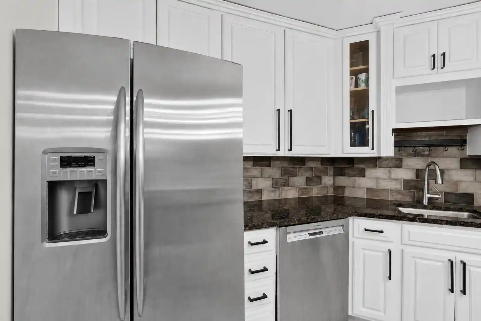 Photo 4 of Condo for sale at 1020 Harmon Cvs Tower #1020, Secaucus, NJ 07094 | MLS# 260019628 | Listing updated on 2026-10-02