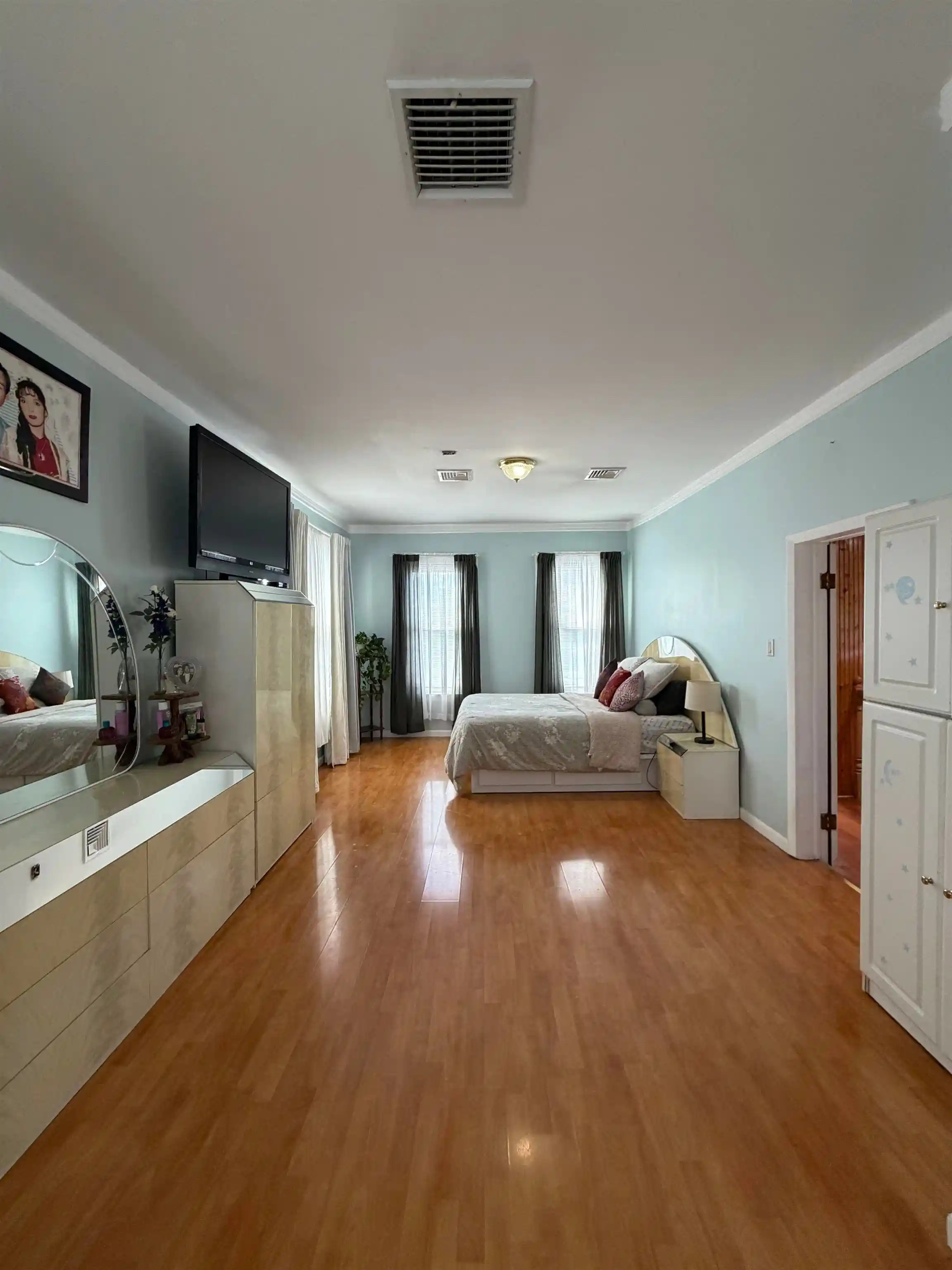 Photo 4 of Single family home for sale at 19 Locust Ave, Kearny, NJ 07032 | MLS# 260019877 | Listing updated on 2026-10-07