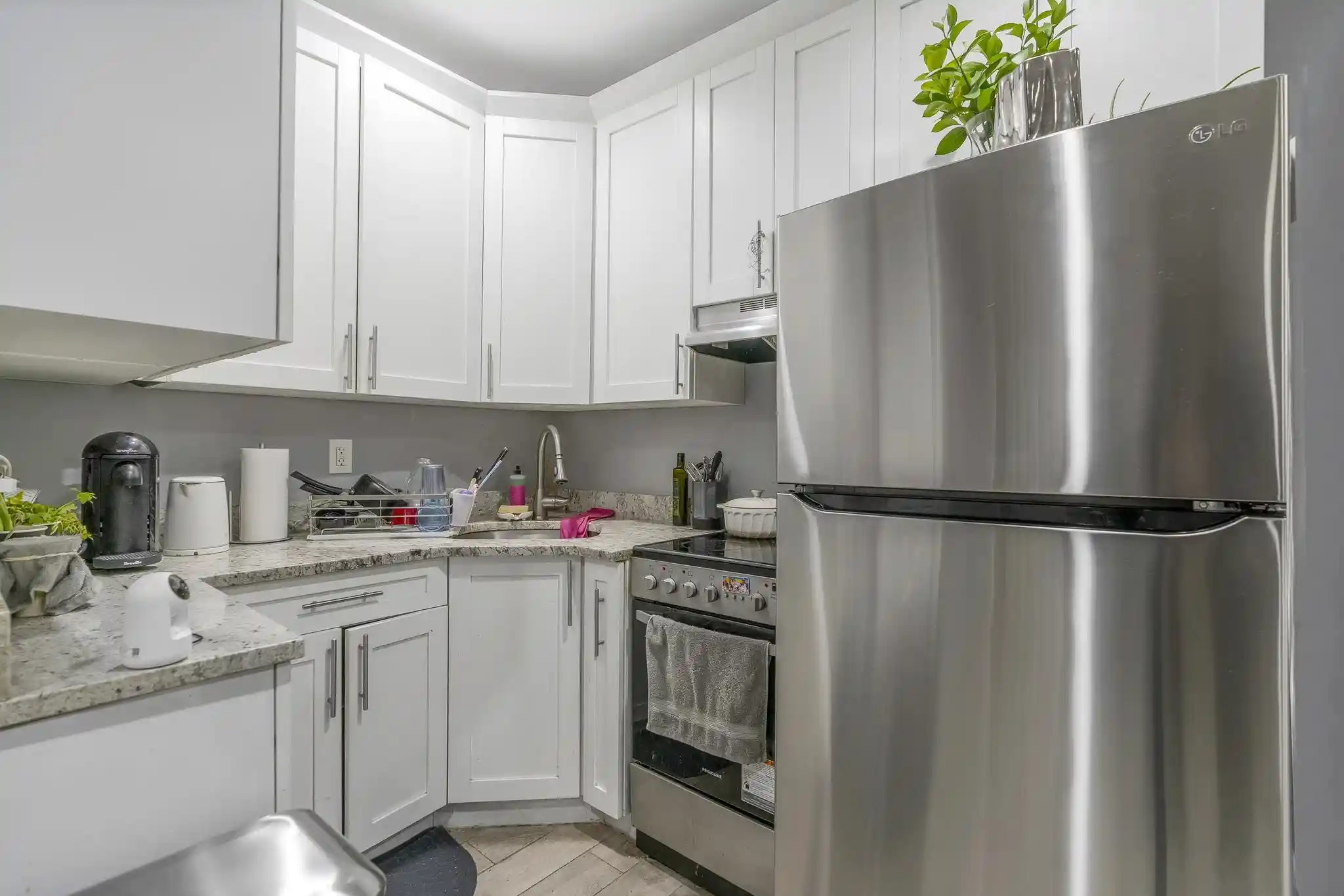 Listing Photo 5 - Condo for sale in building located at 356 4th St, Jersey City, NJ 07302