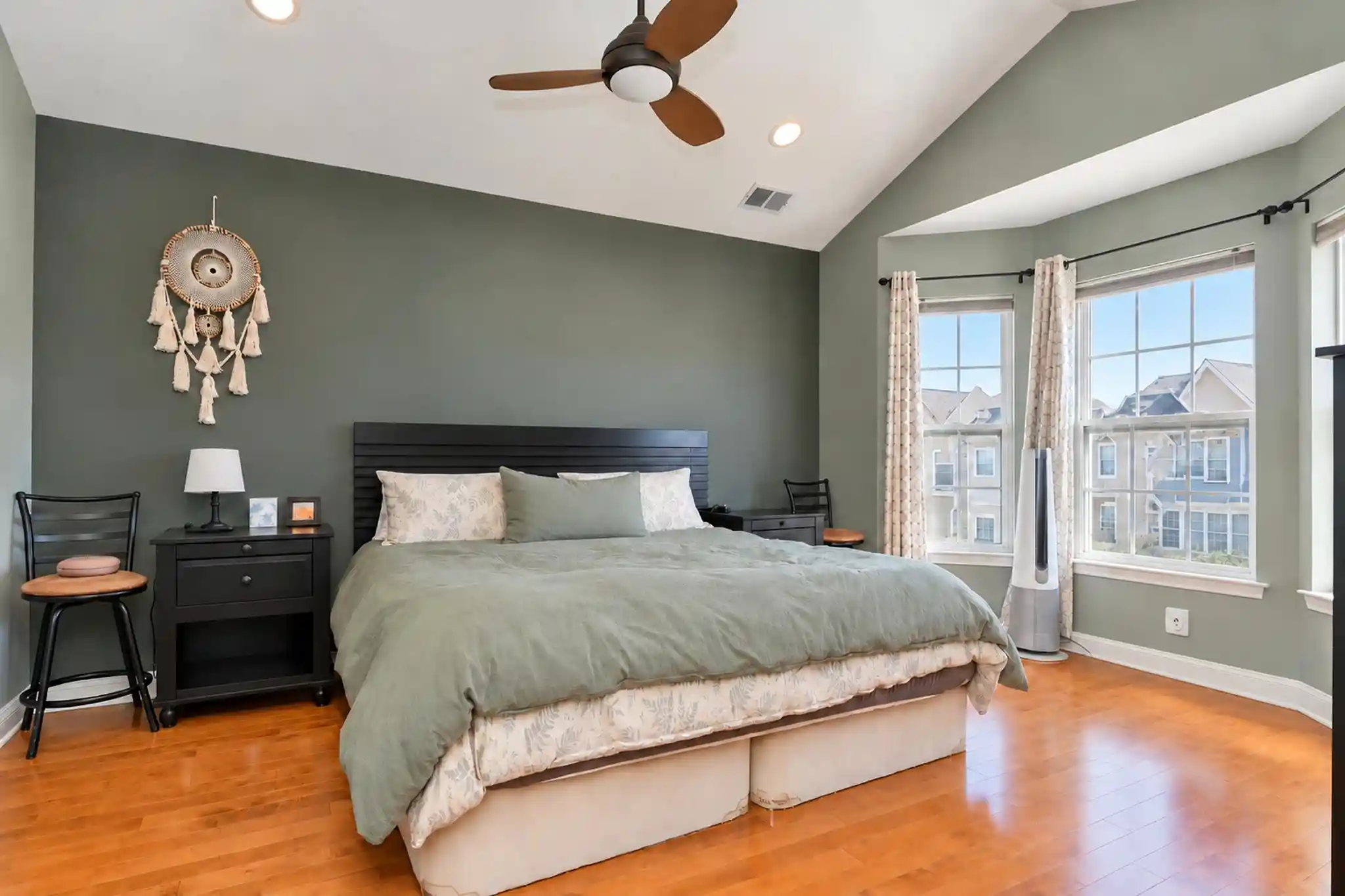 Photo 4 of Townhouse for sale at 35 Mallard Pl #35, Secaucus, NJ 07094 | MLS# 260020120 | Listing updated on 2026-10-07