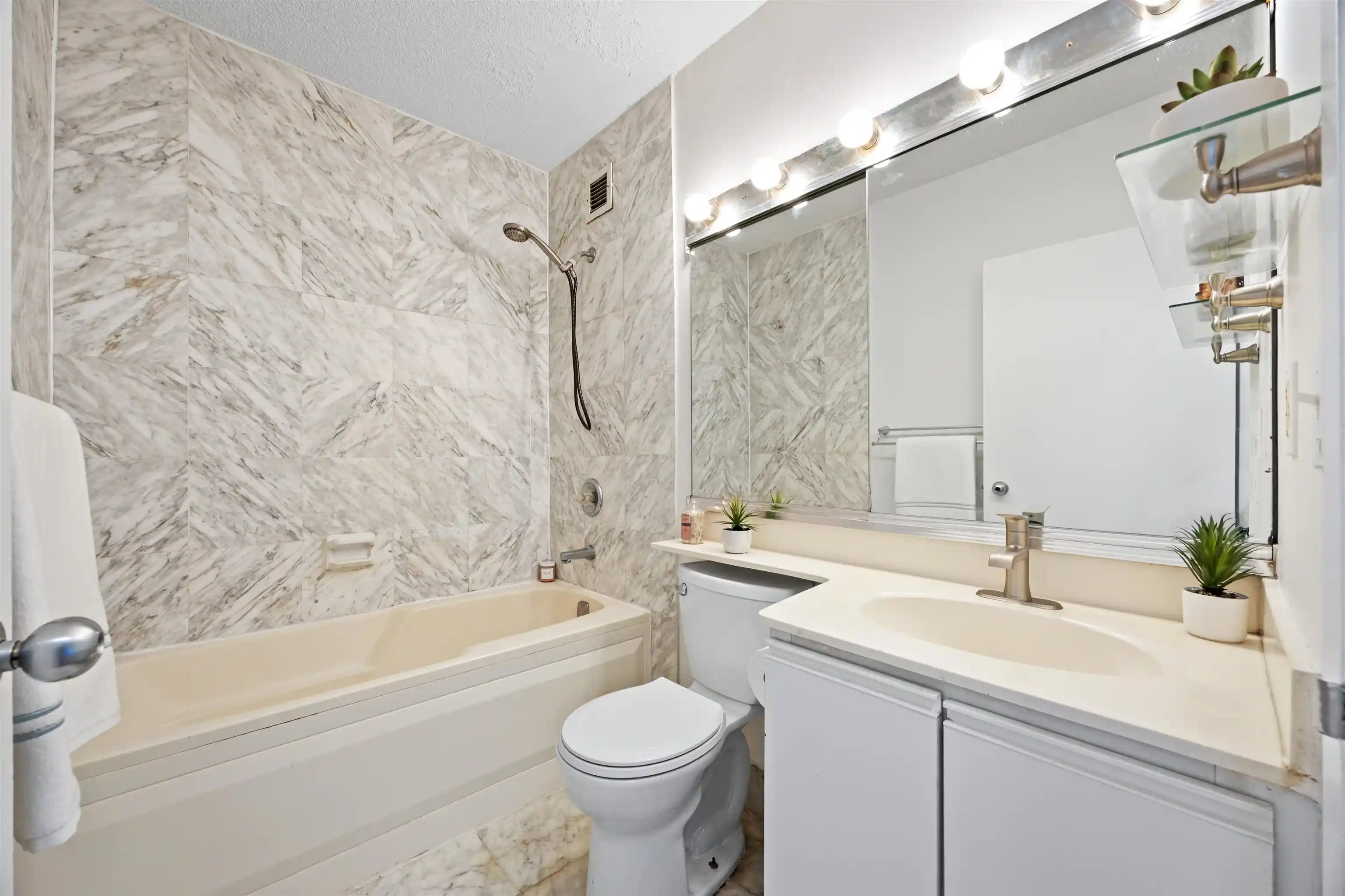 Photo 15 of Condo for sale at 45 River Dr S #3204S, Jersey City, NJ 07310 | MLS# 260020439 | Listing updated on 2026-10-09