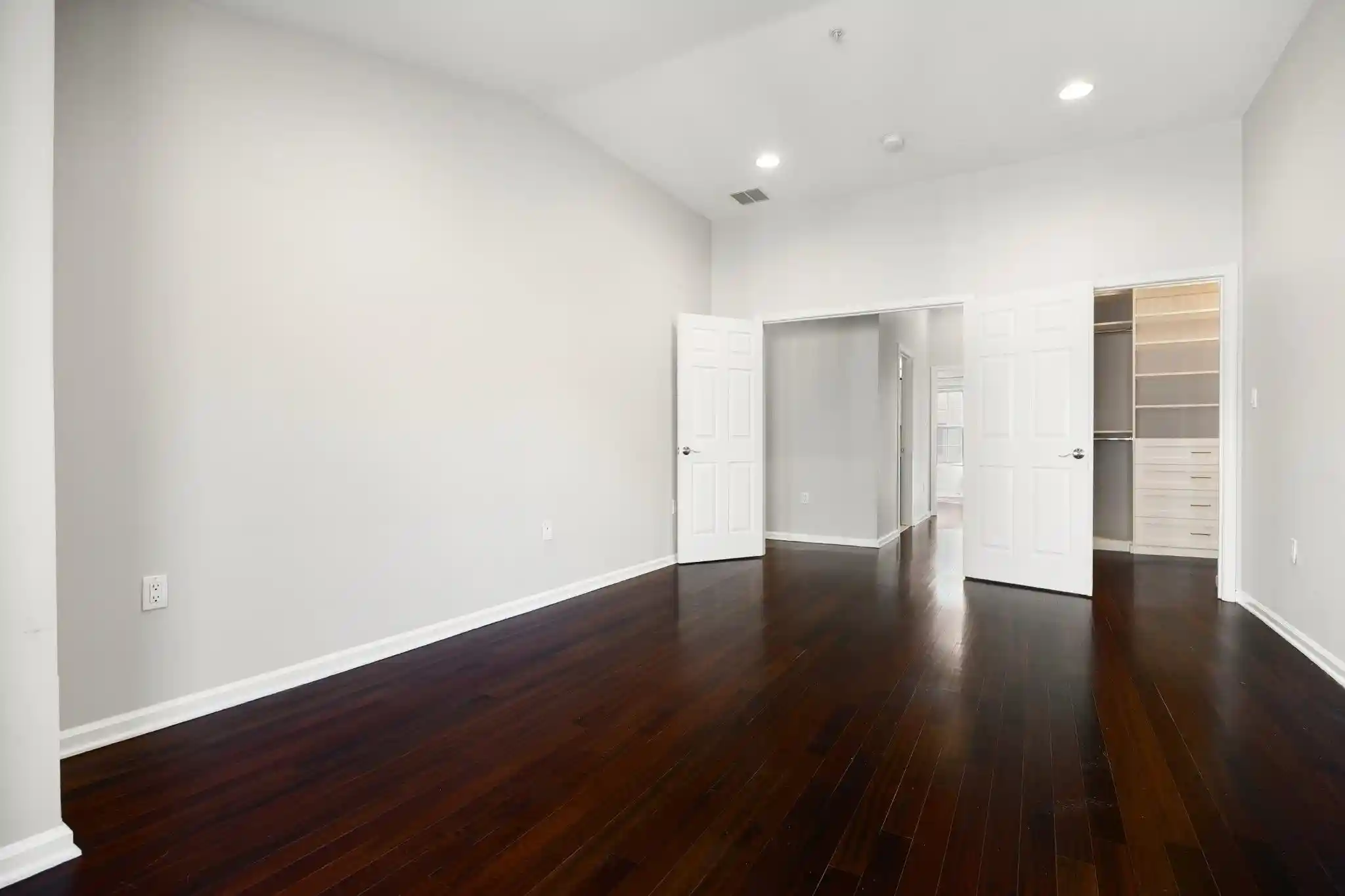 Photo 4 of Townhouse for sale at 382 Kingston Ct, West New York, NJ 07093 | MLS# 260020474 | Listing updated on 2026-10-09