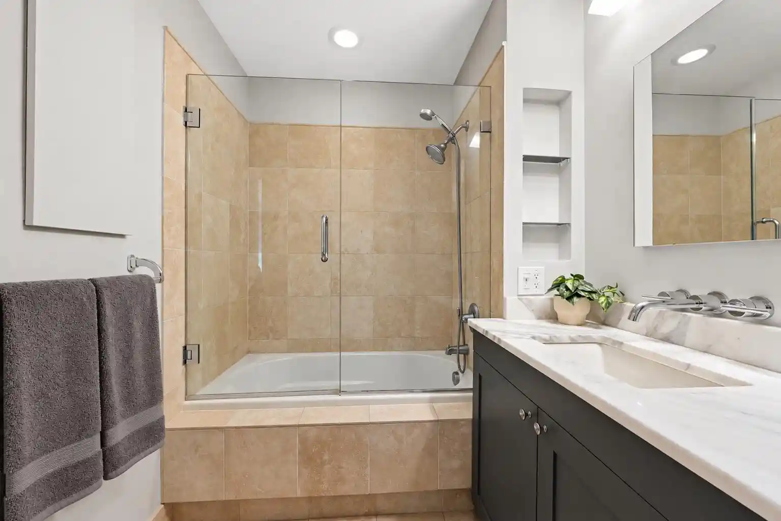 Photo 3 of Condo for sale at 105 Greene St #604, Jersey City, NJ 07302 | MLS# 260020488 | Listing updated on 2026-10-09
