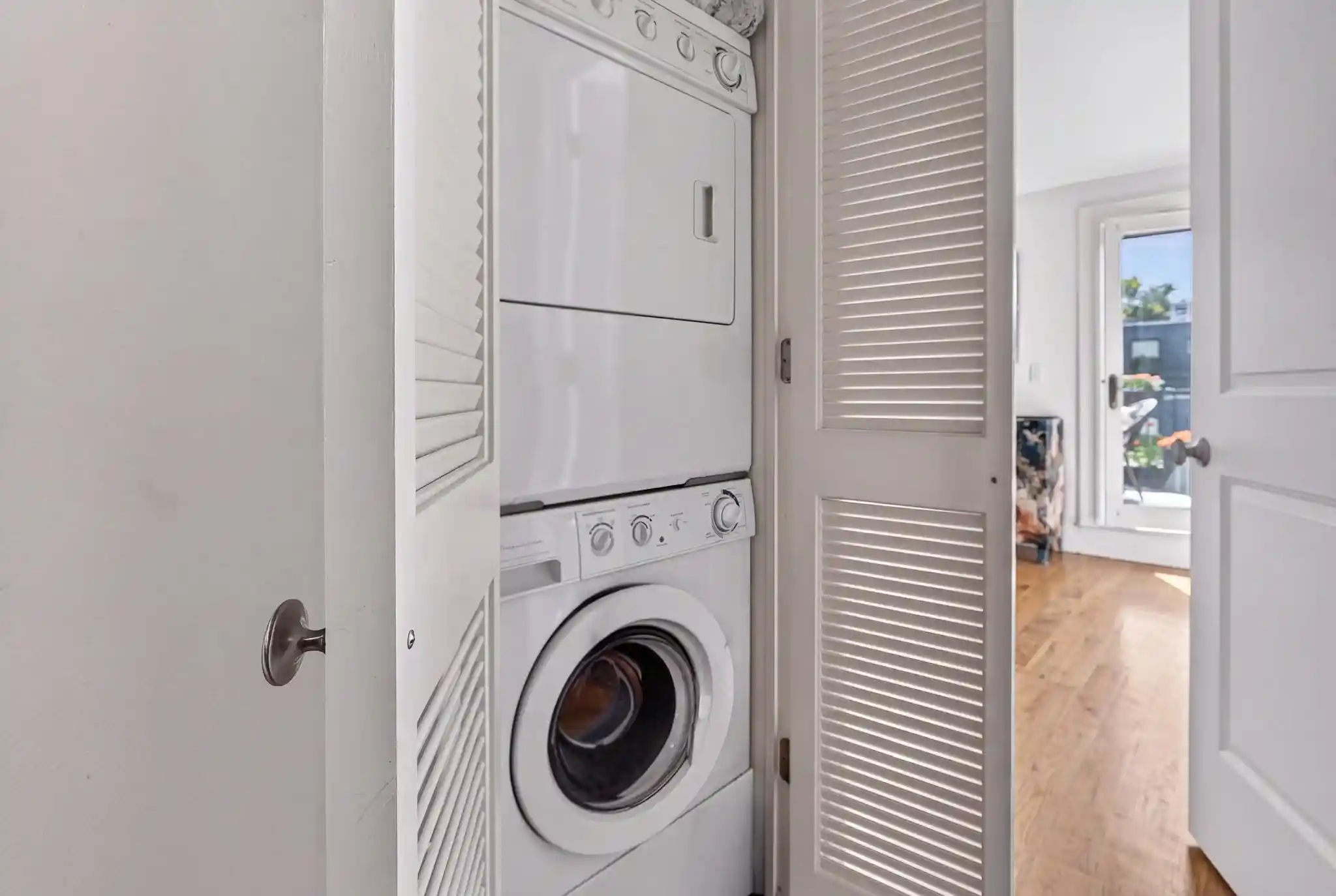 Listing Photo 5 - Condo for sale in building located at 275 5th St, Jersey City, NJ 07302 - Unit #3