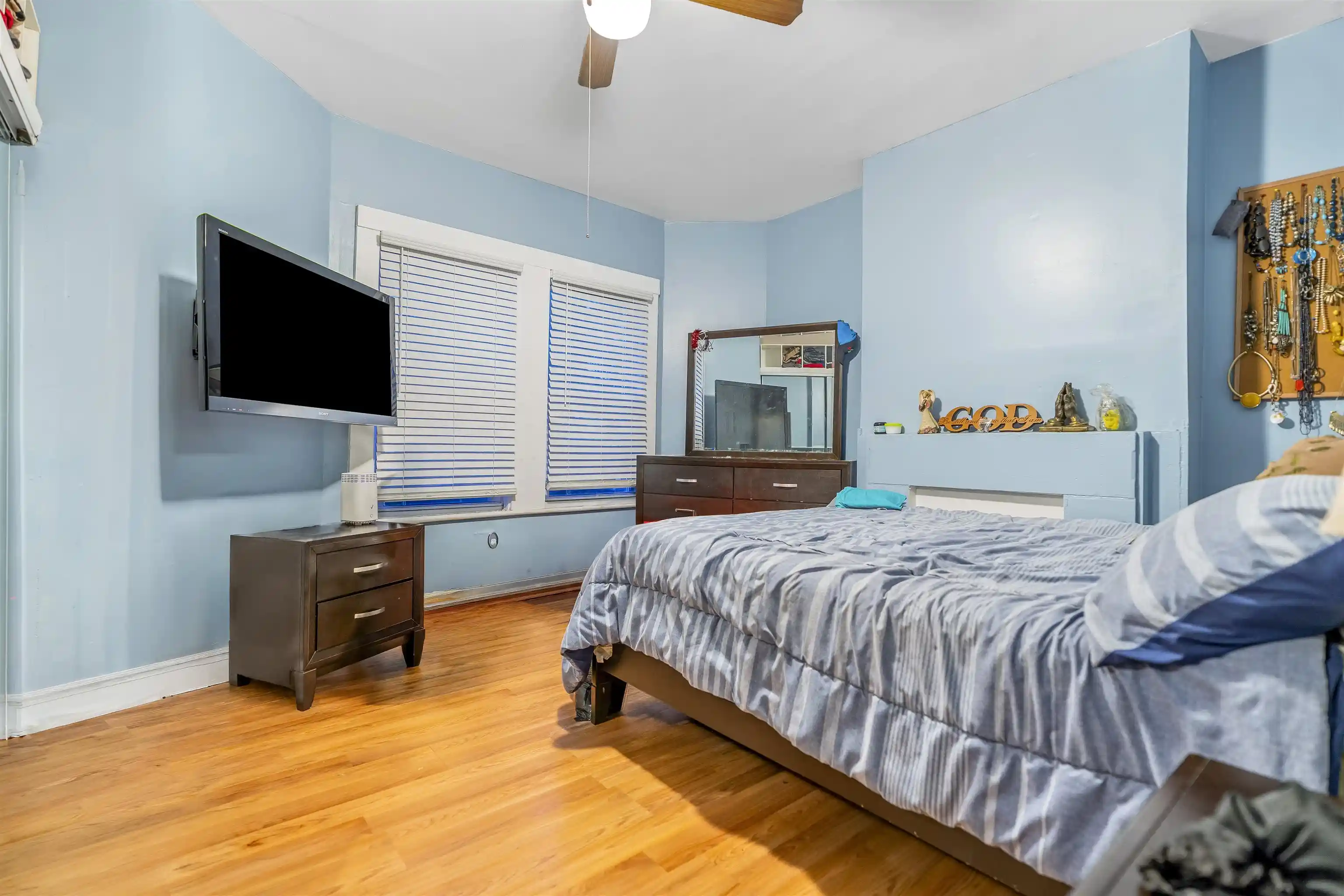 Photo 3 of Single family home for sale at 33 Union St, Jersey City, NJ 07304 | MLS# 260020833 | Listing updated on 2026-10-15
