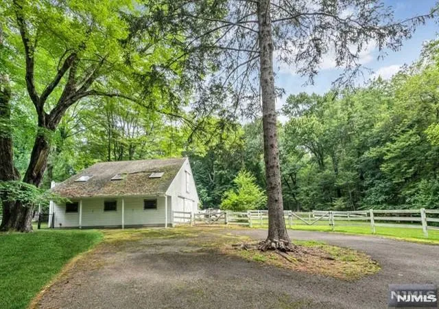 Homes for sale in Saddle River, NJ | 25 Ackerman Rd, Saddle River, NJ 07458 | MLS# 23021885