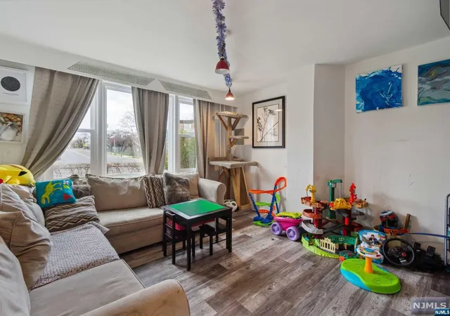 Photo 3 of Sale Pending at 86 Steuben St, East Orange, NJ 07018 | MLS# 24008518 | Listing updated on 2025-03-14