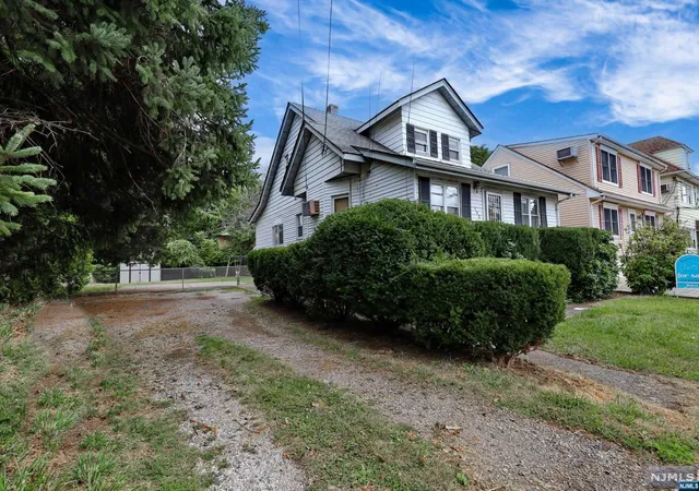 Photo 4 of Sale Pending at 178 Marietta Ave, Passaic, NJ 07055 | MLS# 24018016 | Listing updated on 2025-03-14