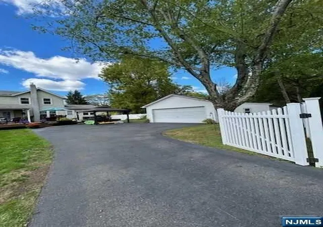 Homes for sale in Wanaque, NJ | 17 Locust St, Wanaque, NJ 07420 | MLS# 24031143