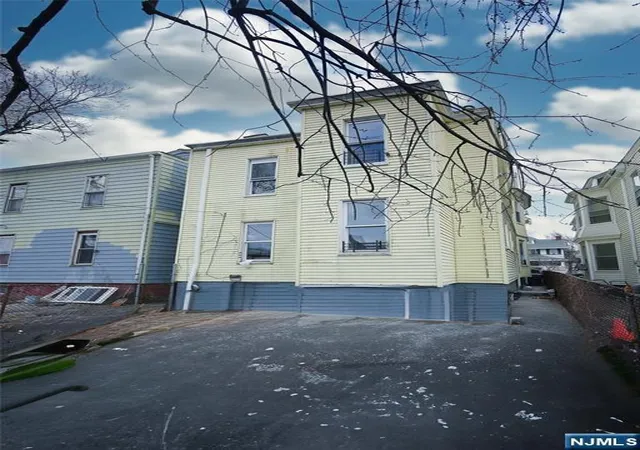 4th image of 889 16Th St, Newark, NJ 07108 | MLS# 25002196
