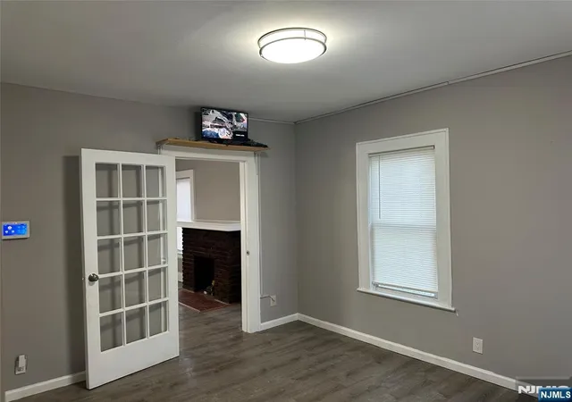Photo 4 of Sale Pending at 1041 Hunterdon St, Newark, NJ 07112 | MLS# 25006162 | Listing updated on 2025-06-26