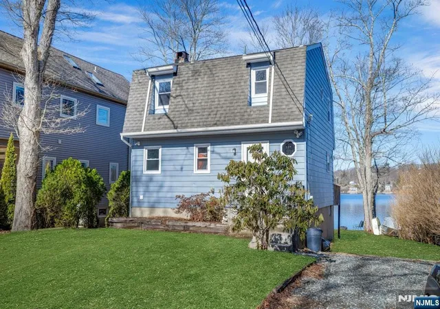 3rd image of 119 Lake Shore Dr, Hewitt, NJ 07421 | MLS# 25007915