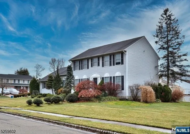 Homes for sale in Fairfield, NJ | 8 Winfield Ct, Fairfield, NJ 07004 | MLS# 25017250