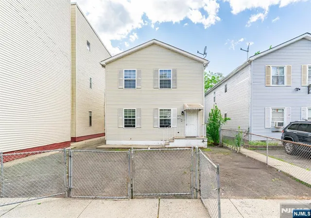 3rd image of 651-653 17Th St, Newark, NJ 07103 | MLS# 25018252