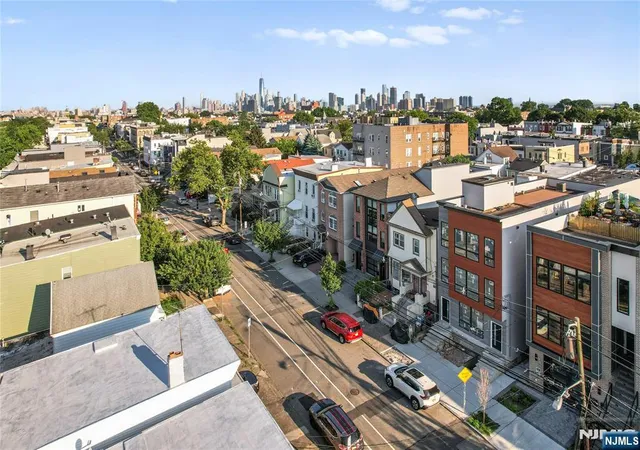 2nd image of 97 Thorne St, Jersey City, NJ 07307