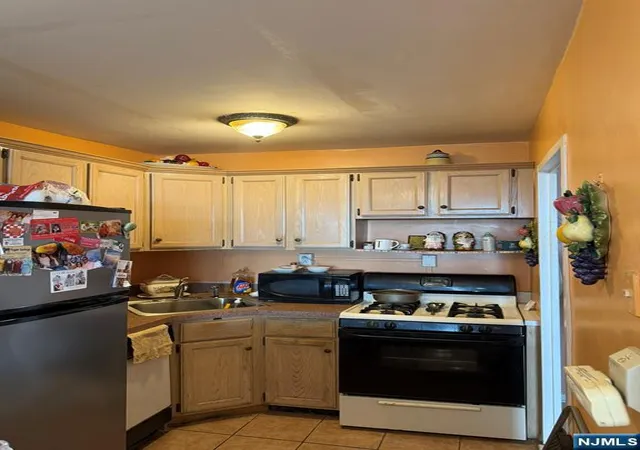 Homes for sale in Passaic, NJ | 285 Aycrigg Ave #20C, Passaic, NJ 07055 | MLS# 25024170