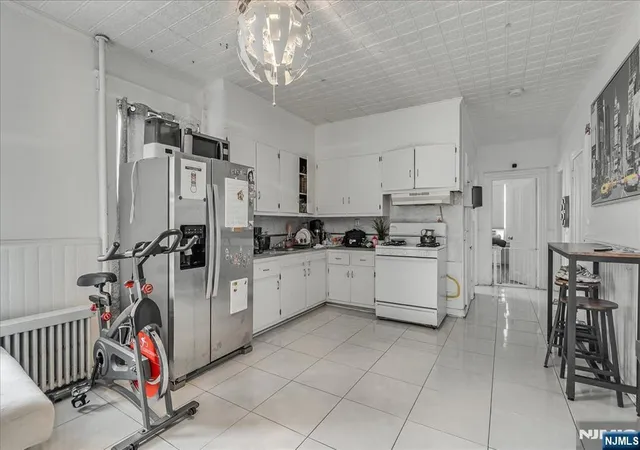 2nd image of 102 22nd Ave, Paterson, NJ 07513 | MLS# 25026896