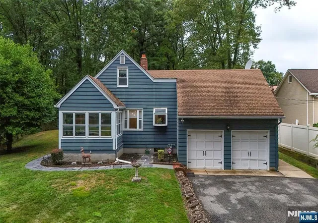 Photo 2 of Sale Pending at 15 Old Rifle Camp Rd, Woodland Park, NJ 07424 | MLS# 25030818 | Listing updated on 2025-11-04