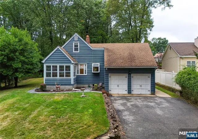 Photo 3 of Sale Pending at 15 Old Rifle Camp Rd, Woodland Park, NJ 07424 | MLS# 25030818 | Listing updated on 2025-11-04