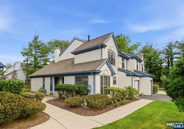 Homes for sale in Mahwah, NJ | 107 Suleski Ct, Mahwah, NJ 07430 | MLS# 25030969