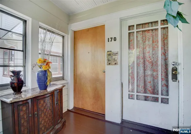 3rd image of 170 Oakland Ter, Newark, NJ 07106 | MLS# 25031561