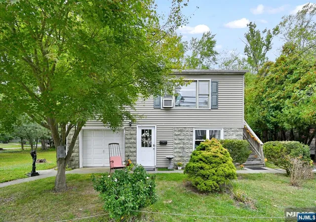 2nd image of 92 Lakeview Ter, Oakland, NJ 07436 | MLS# 25034464